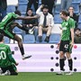 Impresa Sassuolo, resta in dieci ma batte 2-1 l’Atalanta Impresa Sassuolo, resta in dieci ma batte 2-1 l’Atalanta