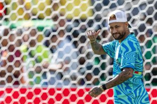 Mondiali, Neymar torna ad allenarsi tra gli applausi Mondiali, Neymar torna ad allenarsi tra gli applausi
