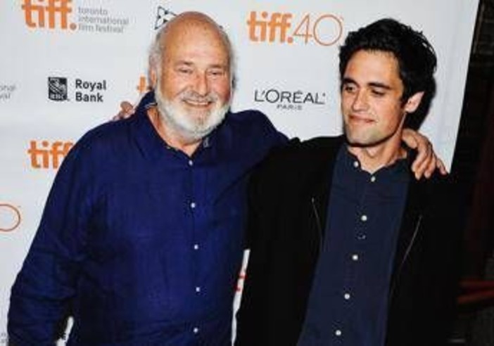 Omicidio regista Rob Reiner e moglie, il figlio Nick e quella stanza d'albergo piena di sangue