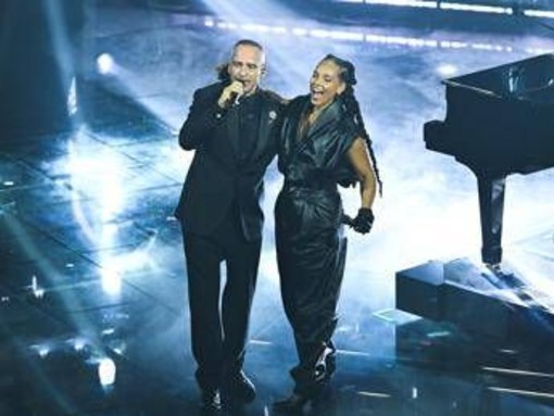 Sanremo 2026, Eros Ramazzotti show: cosa è successo nel fuorionda