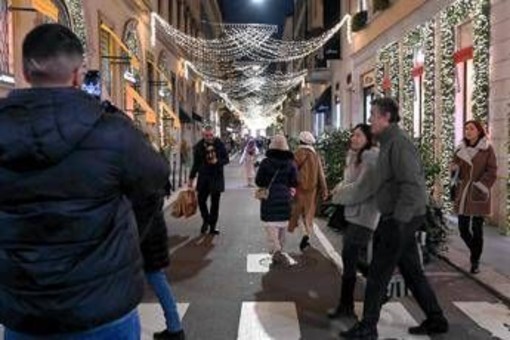 Caro Natale, tra pranzi e addobbi: ecco quanto spenderemo per le feste Caro Natale, tra pranzi e addobbi: ecco quanto spenderemo per le feste