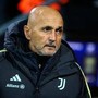 Juventus, Spalletti show con Benfica: litiga con un tifoso, poi tira un ceffone a Openda