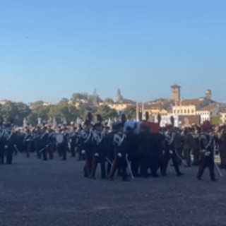 Padova, funerali di Stato dei tre carabinieri morti a Castel D'Azzano. L'omelia: "Evento incomprensibile"