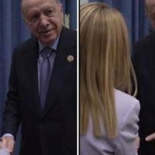 Siparietto Erdogan-Meloni: "Smetti di fumare", "Lo so..." Siparietto Erdogan-Meloni: "Smetti di fumare", "Lo so..."