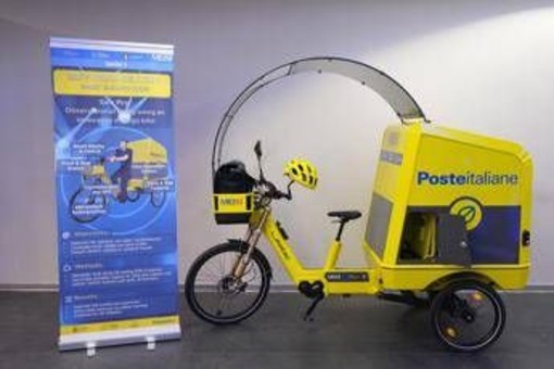 Poste, nuovi prototipi di cargo e-bike per consegnare pacchi nei centri storici
