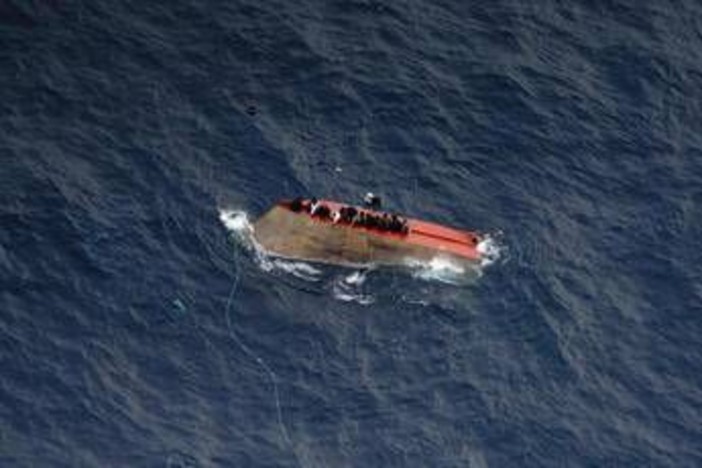 Migranti, naufragio al largo della Libia: "32 superstiti, oltre 70 i dispersi"