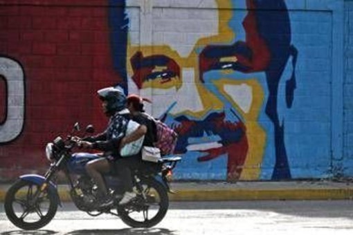 Venezuela, Trump chiude era di Maduro: gli scenari. Caracas: "Ci difenderemo" Venezuela, Trump chiude era di Maduro: gli scenari. Caracas: "Ci difenderemo"