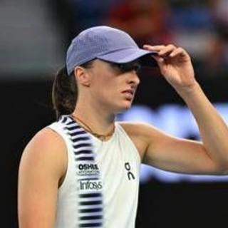 Australian Open, Swiatek perde e chiede privacy: "Siamo animali allo zoo?"