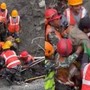 Miracolo in Nepal, estratti vivi due operai rimasti intrappolati in una galleria 9 giorni dopo l'alluvione Miracolo in Nepal, estratti vivi due operai rimasti intrappolati in una galleria 9 giorni dopo l'alluvione