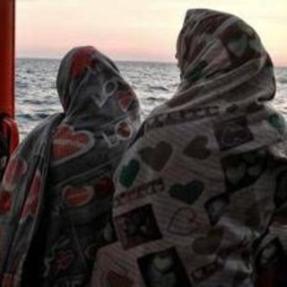Naufragio al largo della Tunisia, morti 40 migranti Naufragio al largo della Tunisia, morti 40 migranti