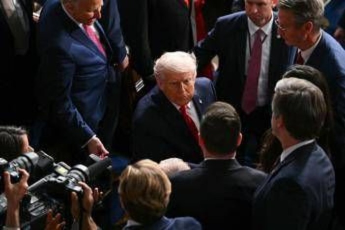 Trump, discorso record di 108 minuti tra proteste e silenzi