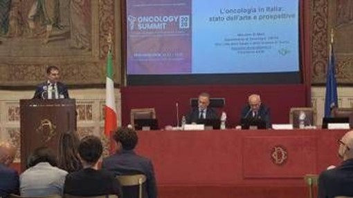 I tumori in Italia causano 1 ricovero su 10, esperti: "Sfida garantire sostenibilità e cure a 4 milioni di persone" I tumori in Italia causano 1 ricovero su 10, esperti: "Sfida garantire sostenibilità e cure a 4 milioni di persone"