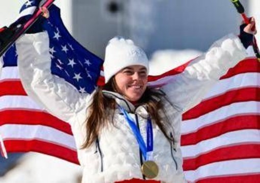 Johnson, capolavoro e disastro: vince l'oro in discesa e rompe la medaglia