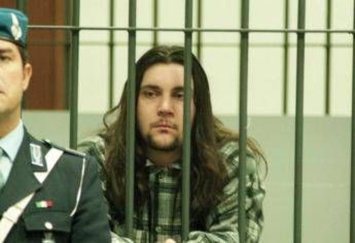 Sterminò la famiglia a fucilate, in fuga Elia Del Grande: killer della 'strage dei fornai' Sterminò la famiglia a fucilate, in fuga Elia Del Grande: killer della 'strage dei fornai'