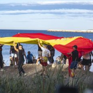 Crisi migranti a Ceuta, la Spagna chiede il sostegno dell'Europa. Piantedosi: "Il 31 decideremo"