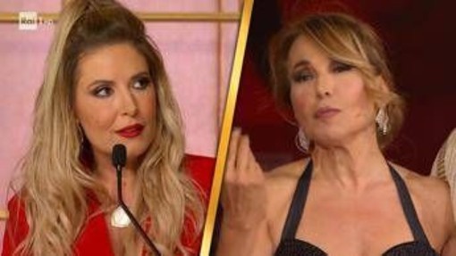 D'Urso-Lucarelli, scontro epocale a Ballando: "Scostumata", "Non dici mai la verità" D'Urso-Lucarelli, scontro epocale a Ballando: "Scostumata", "Non dici mai la verità"