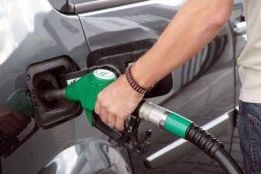 Carburante, pressing su governo per taglio immediato accise ma serve dl in Cdm Carburante, pressing su governo per taglio immediato accise ma serve dl in Cdm