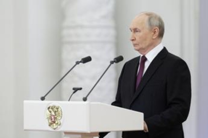 Putin contro Nato e Ue: "Minaccia russa scusa per giustificare aumento spese militari"