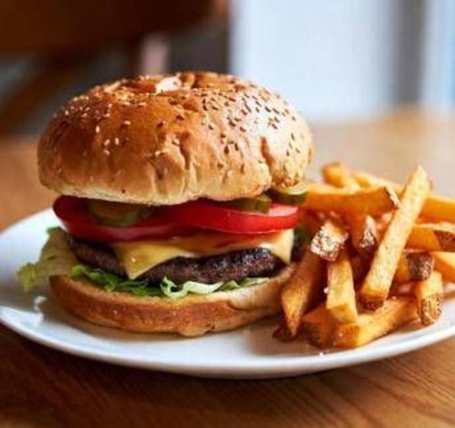 Cibo spazzatura manda il cervello in tilt, l'effetto sulla memoria: lo studio