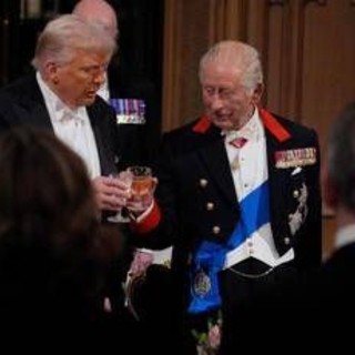 Trump al banchetto di Re Carlo: "Seconda visita di Stato tra i più grandi onori della mia vita" Trump al banchetto di Re Carlo: "Seconda visita di Stato tra i più grandi onori della mia vita"