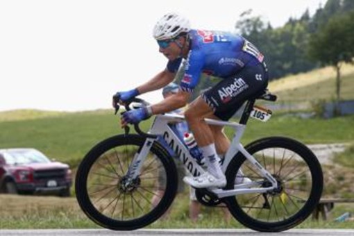 Tour de France, Philipsen vince la 17/a tappa a Pogacar sempre in maglia gialla Tour de France, Philipsen vince la 17/a tappa a Pogacar sempre in maglia gialla