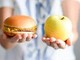 Alimentazione, pediatri: "Crescono disturbi da diete drastiche suggerite da chatbot e Ai" Alimentazione, pediatri: "Crescono disturbi da diete drastiche suggerite da chatbot e Ai"